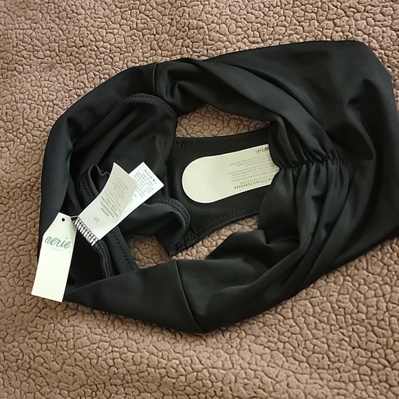 Black bottom - Picture 4 of 4